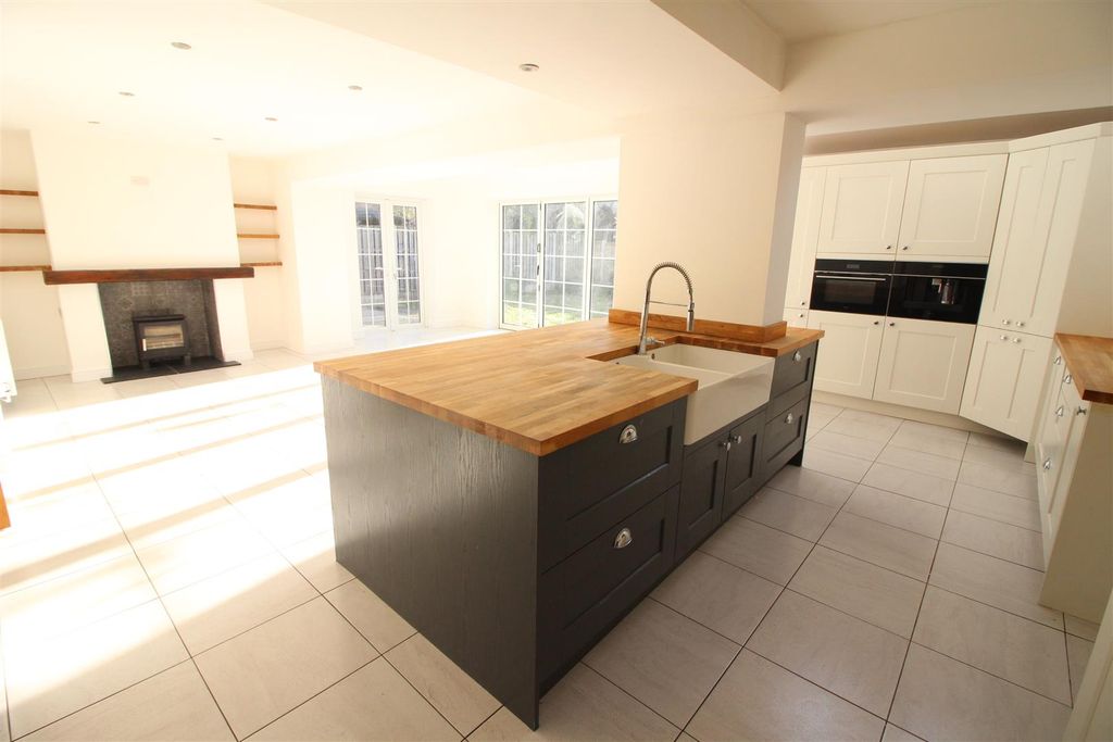 Property photo 2 of 27 Kitchen