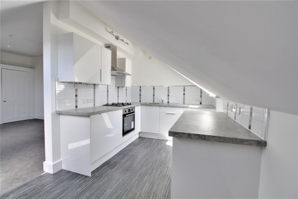 Property photo 2 of 10 Kitchen 2