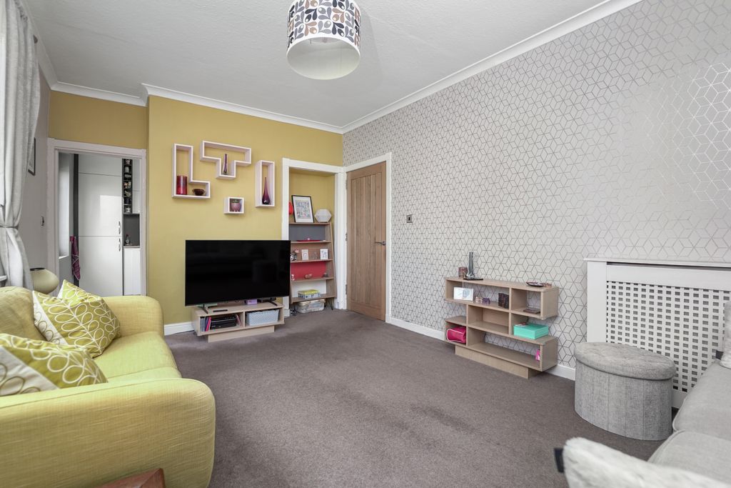 Property photo 3 of 19 Property Image 4