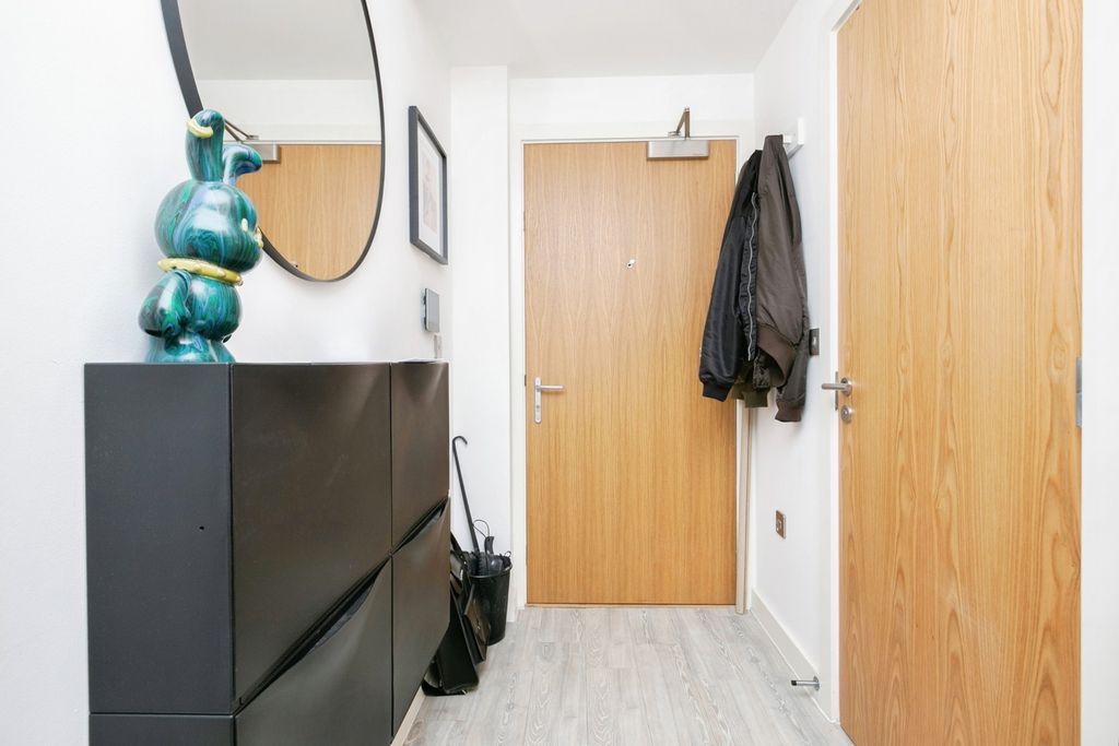 Property photo 2 of 12 Hallway