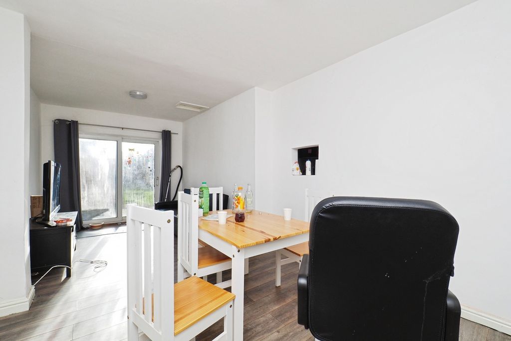 Property photo 3 of 16 Pbox-Img.Jpg