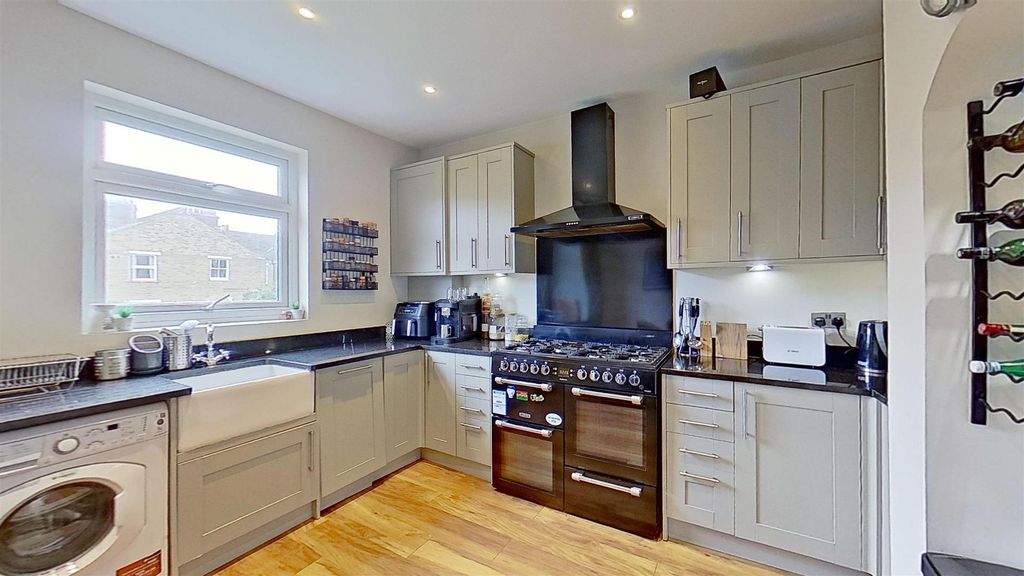 Property photo 3 of 14 Tranmere-Road-Earlsfield-Sw18-05032024_093627.Jpg