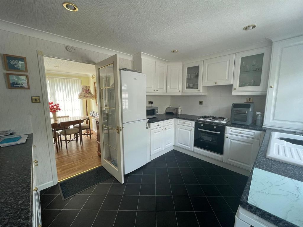 Property photo 3 of 15 Kitchen