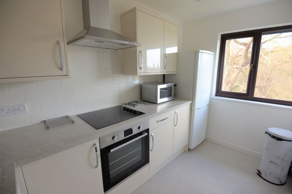 Property photo 3 of 9 04