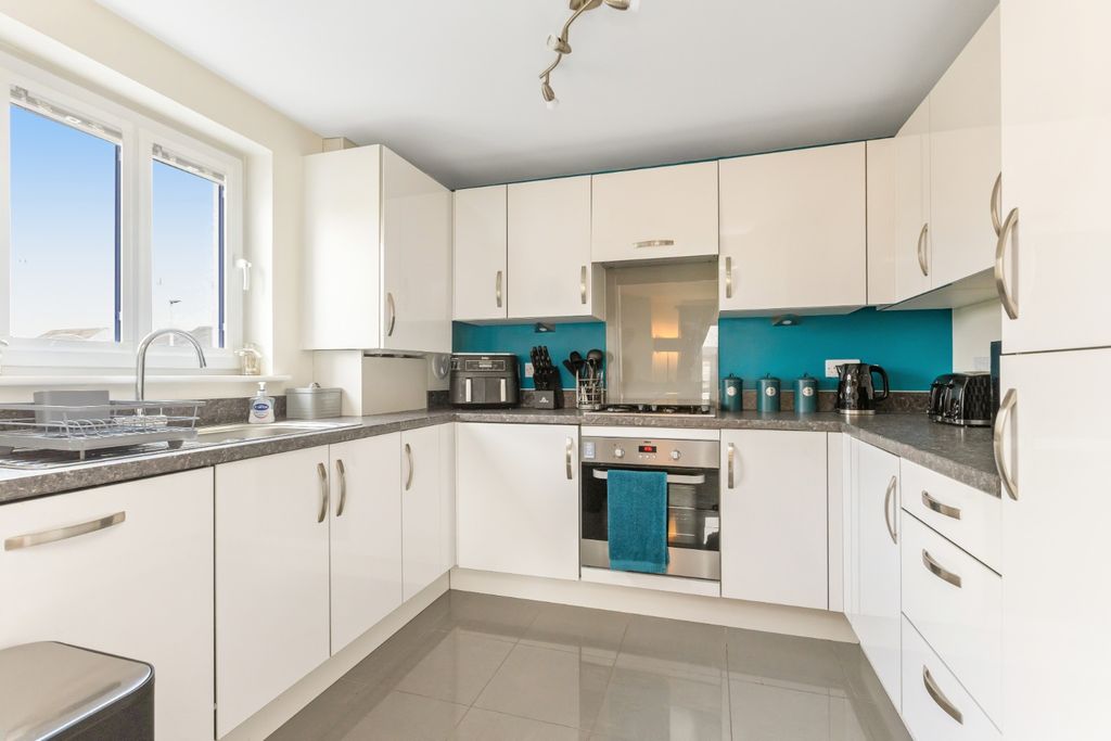 Property photo 3 of 13