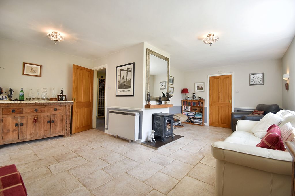 Property photo 3 of 24