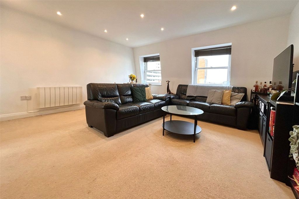 Property photo 2 of 8 Picture No. 04