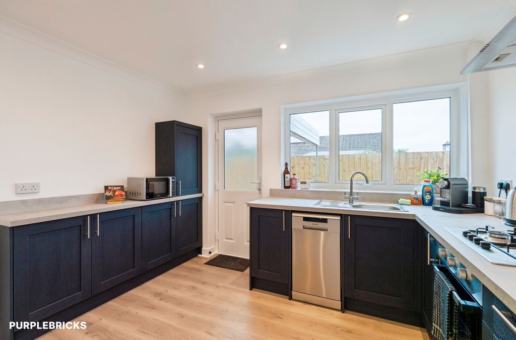 Property photo 3 of 16 Kitchen