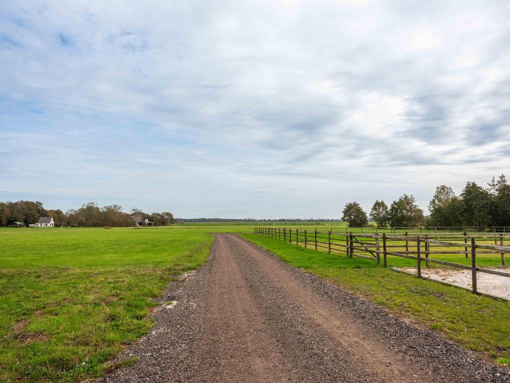 Property photo 2 of 27