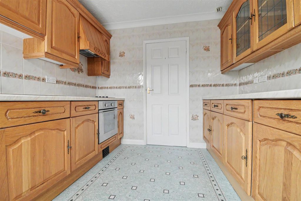 Property photo 3 of 23 Kitchen