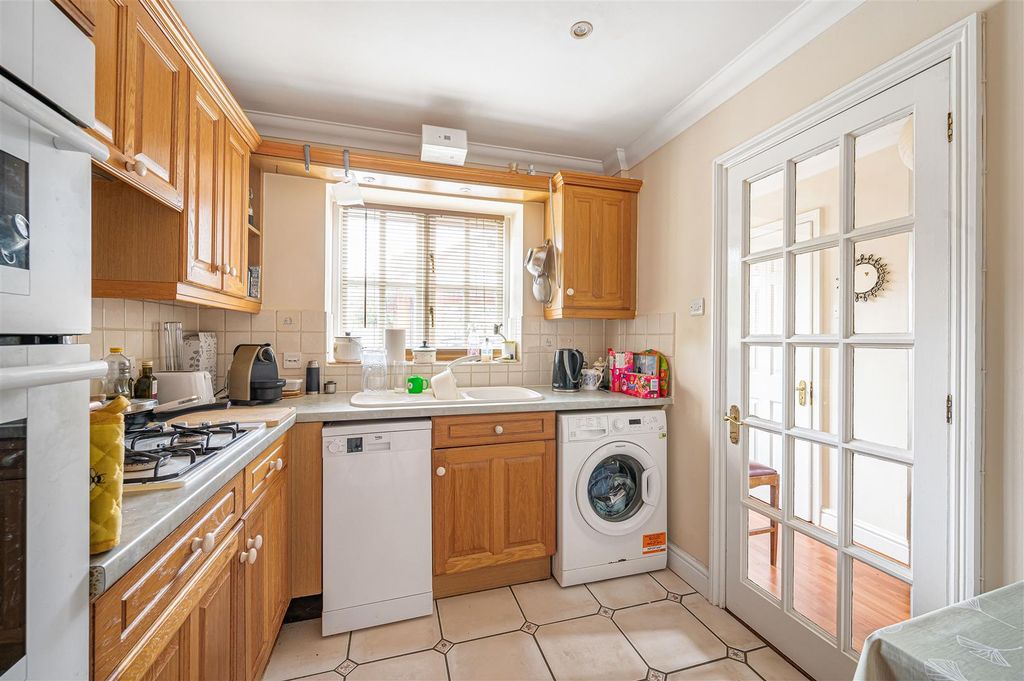Property photo 3 of 17 Kitchen