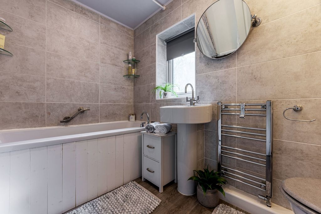 Property photo 2 of 32