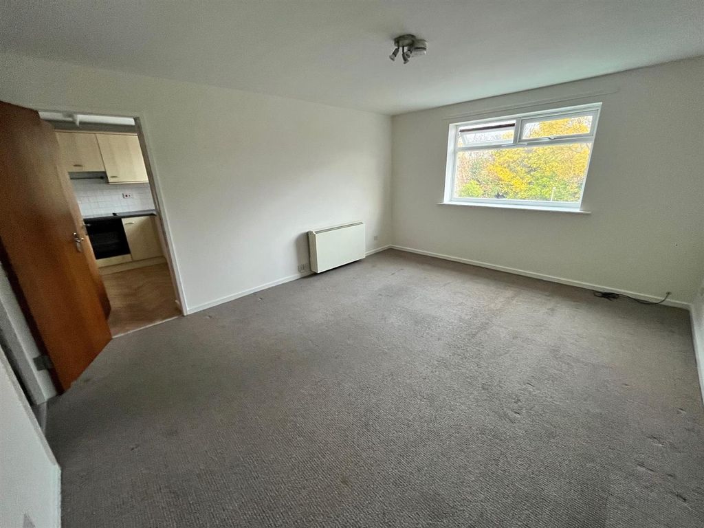 Property photo 2 of 12 Living Room