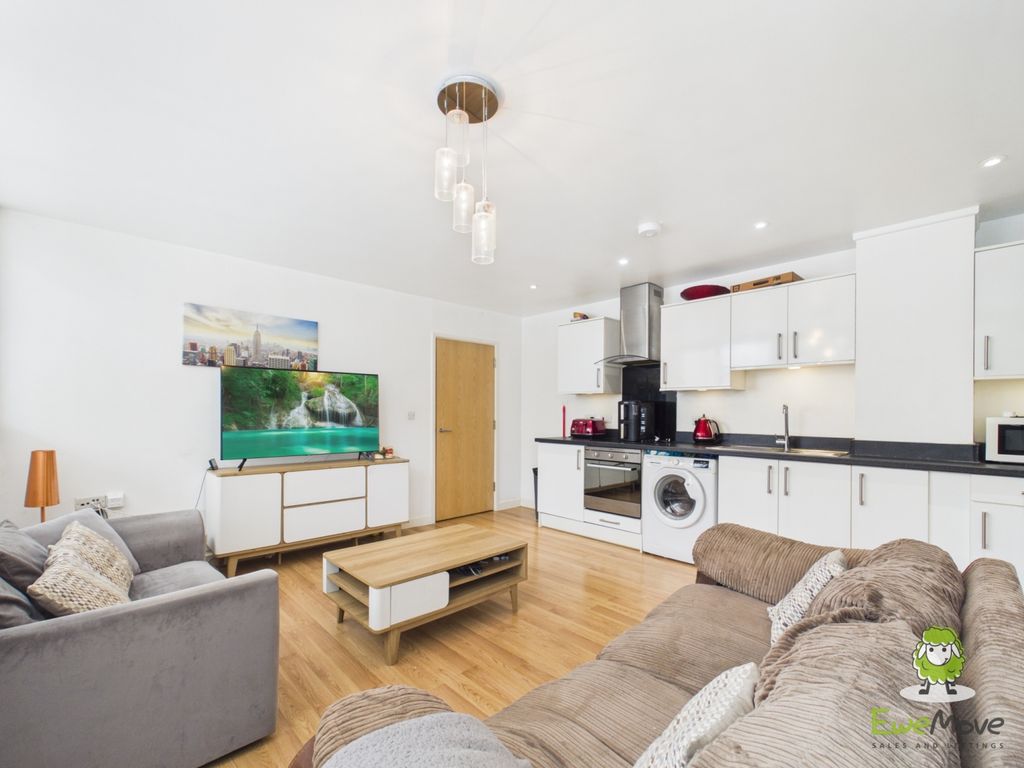 Property photo 2 of 9 Ewemove Basingstoke Wella House Living Area