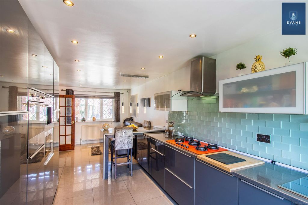 Property photo 3 of 26 Kitchen/Diner