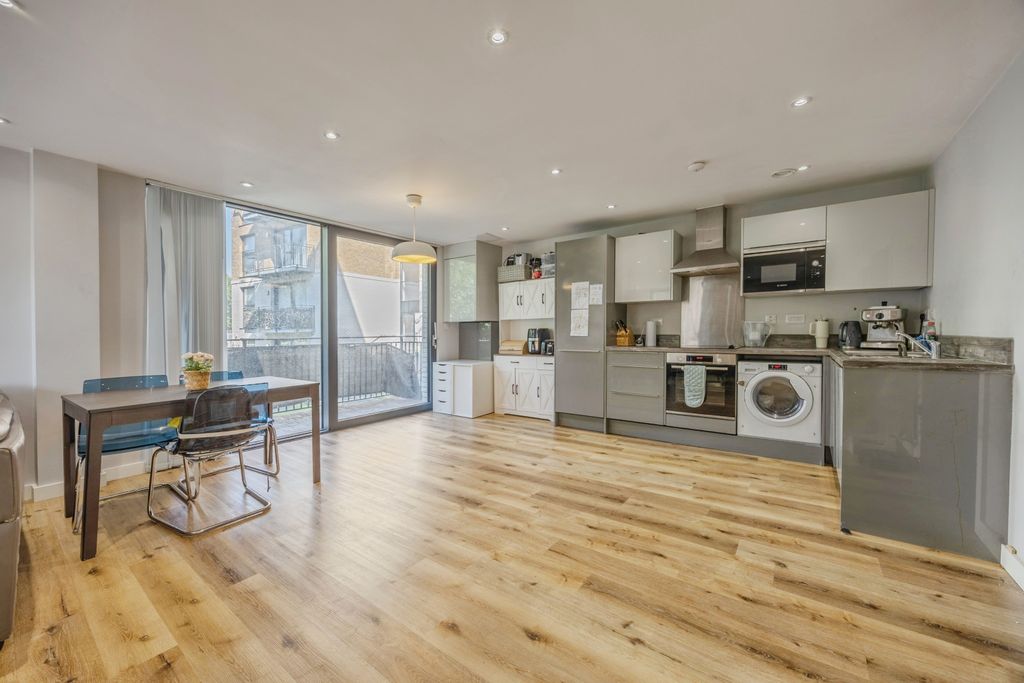 Property photo 3 of 15 Facr04Gf26-06-26Sraw-20