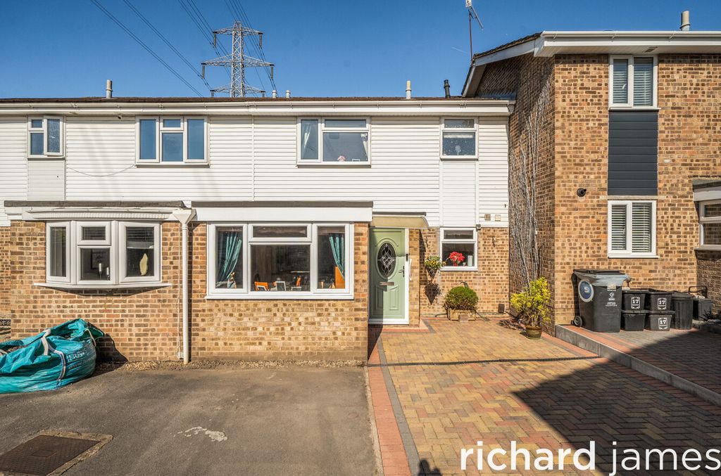 Property photo 1 of 12 32B626984d474938A8F410E3463d9Eef