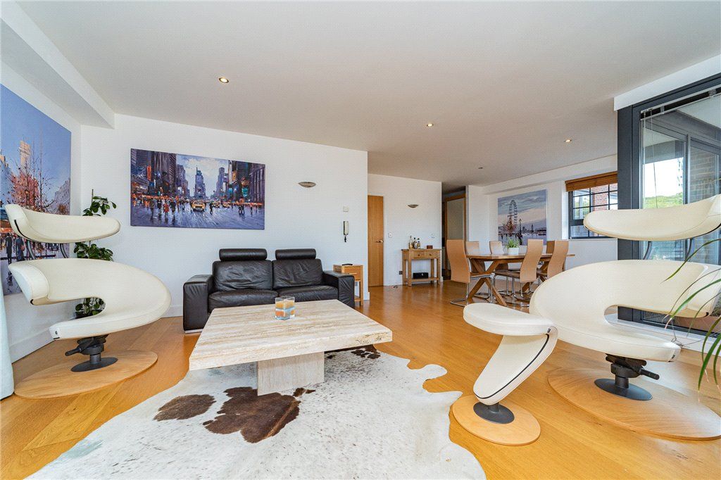 Property photo 1 of 11 4