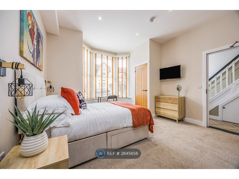 Property photo 3 of 17 Room 5 With Ensuite £725