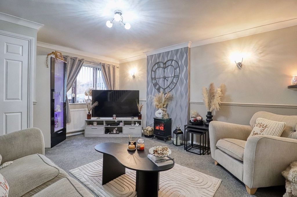 Property photo 2 of 13 Lounge