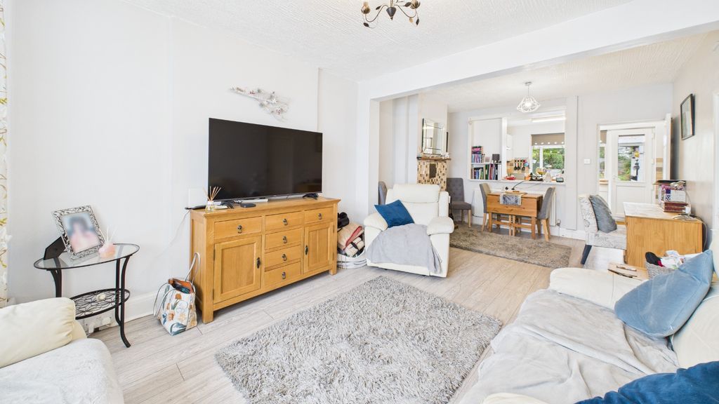 Property photo 2 of 19 4491053