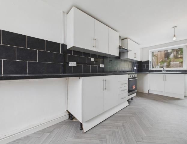 Property photo 1 of 11 Balcony