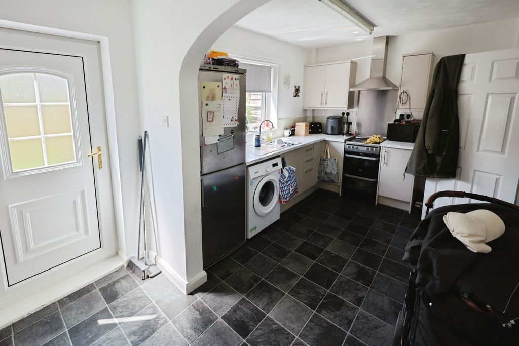 Property photo 3 of 9 Pbox-Img.Jpg