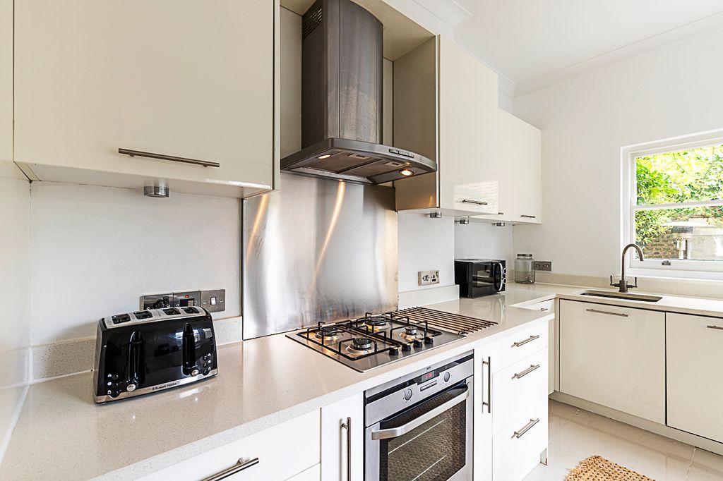 Property photo 3 of 33