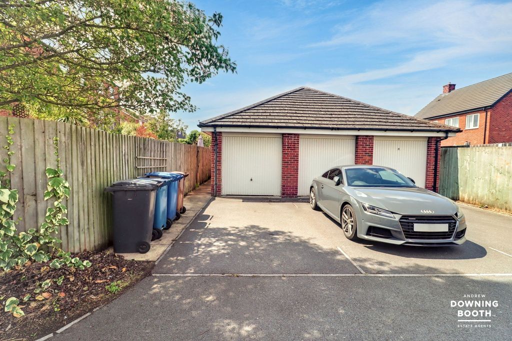 Property photo 2 of 24