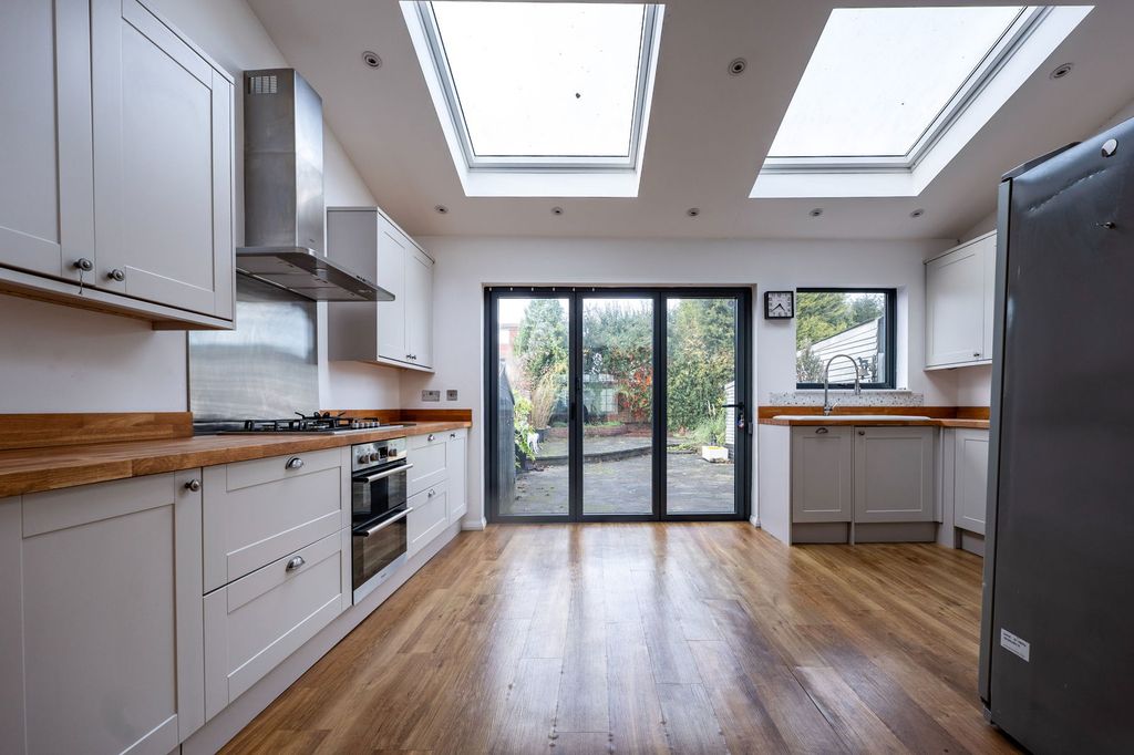 Property photo 2 of 29