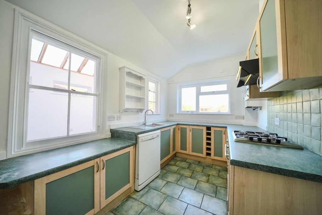 Property photo 2 of 27