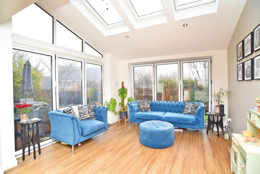 Property photo 2 of 21