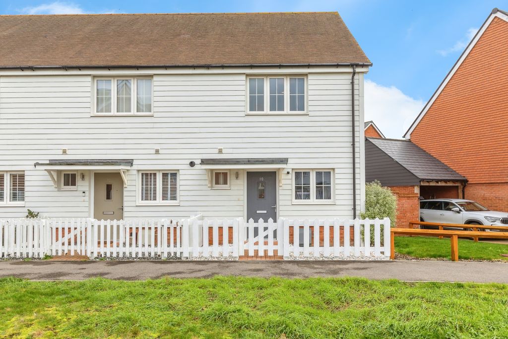 Property photo 1 of 20 Front