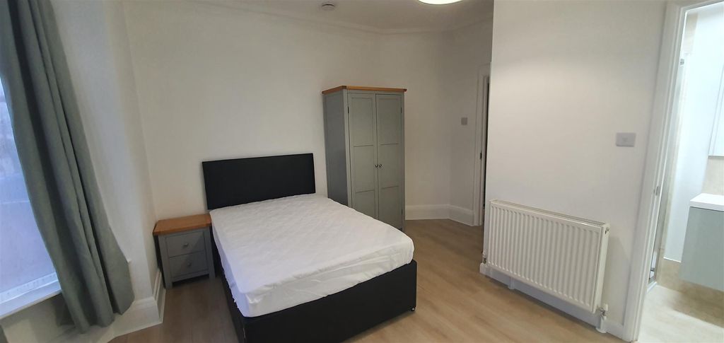 Property photo 2 of 8 Room 1.Jpg