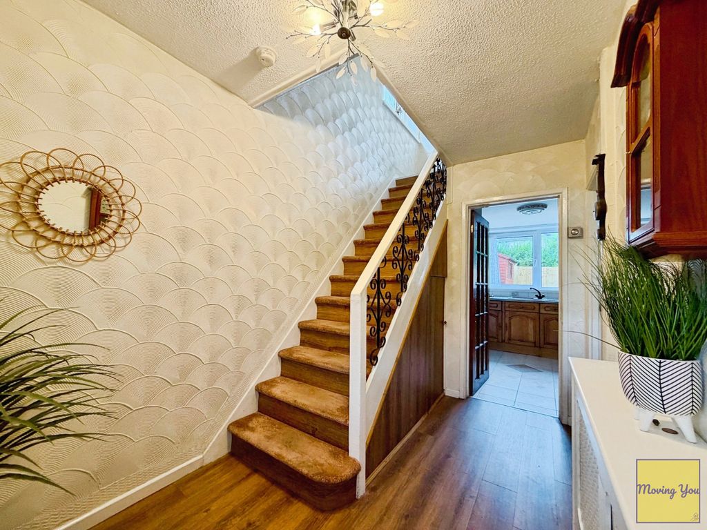 Property photo 2 of 16 Hallway