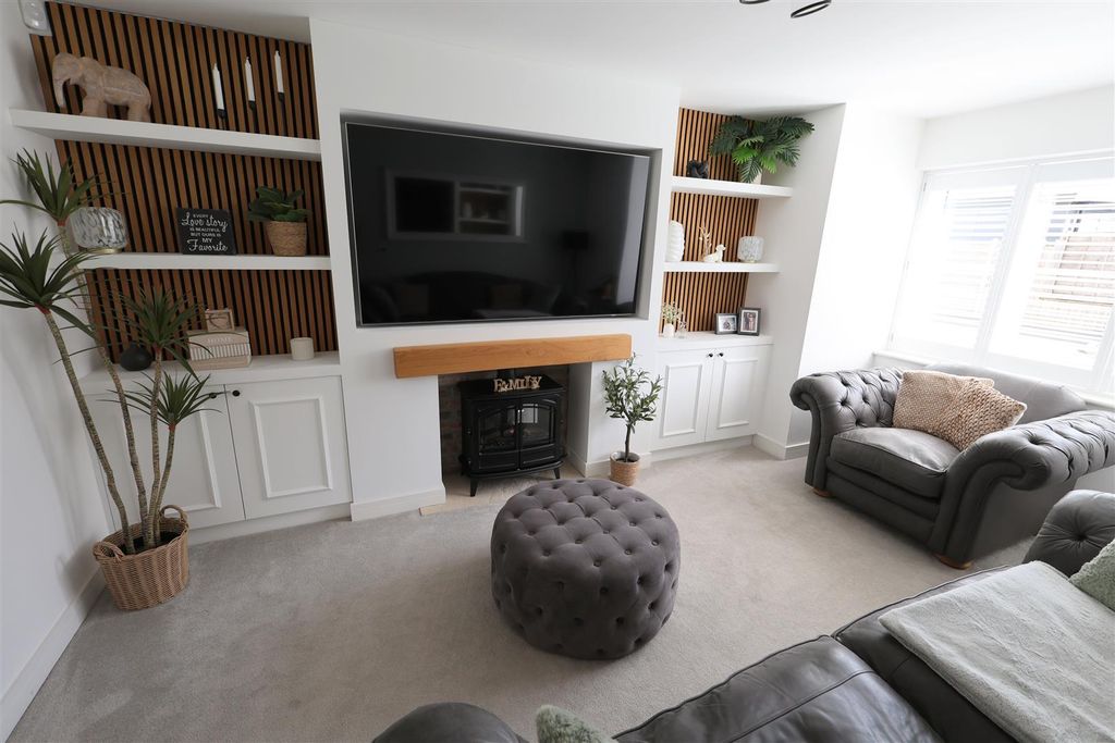 Property photo 2 of 28 Fc Lounge ii.Jpg