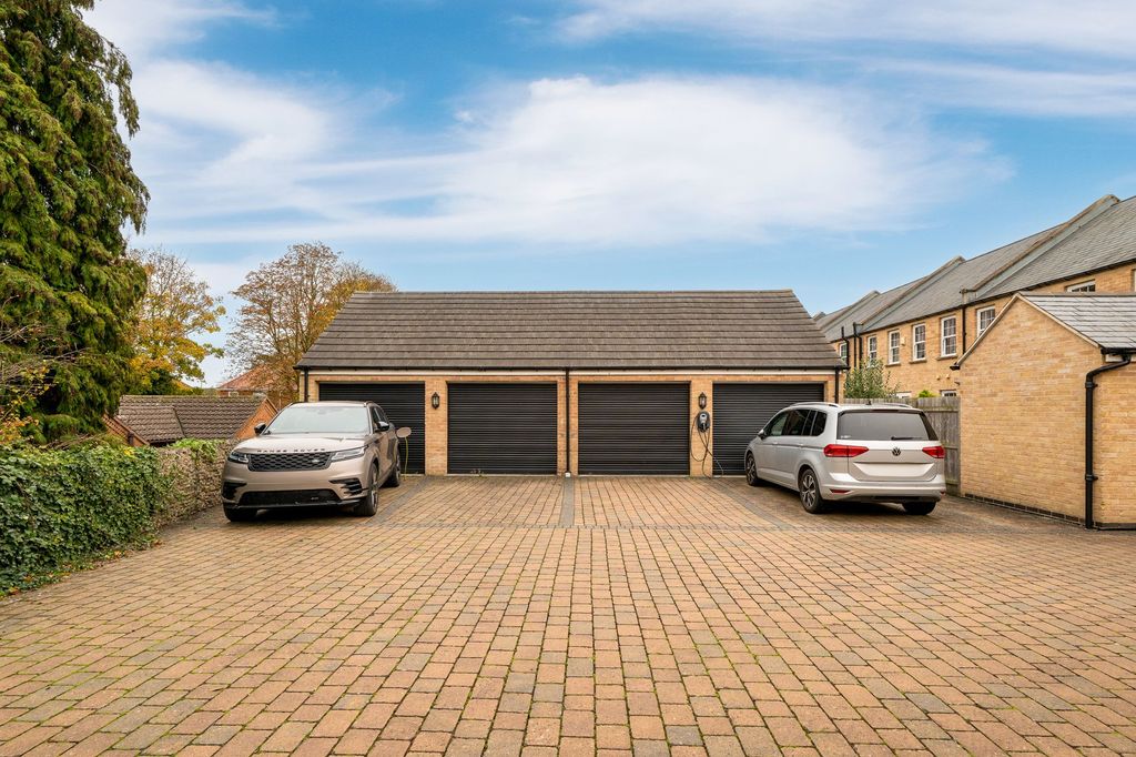 Property photo 3 of 37