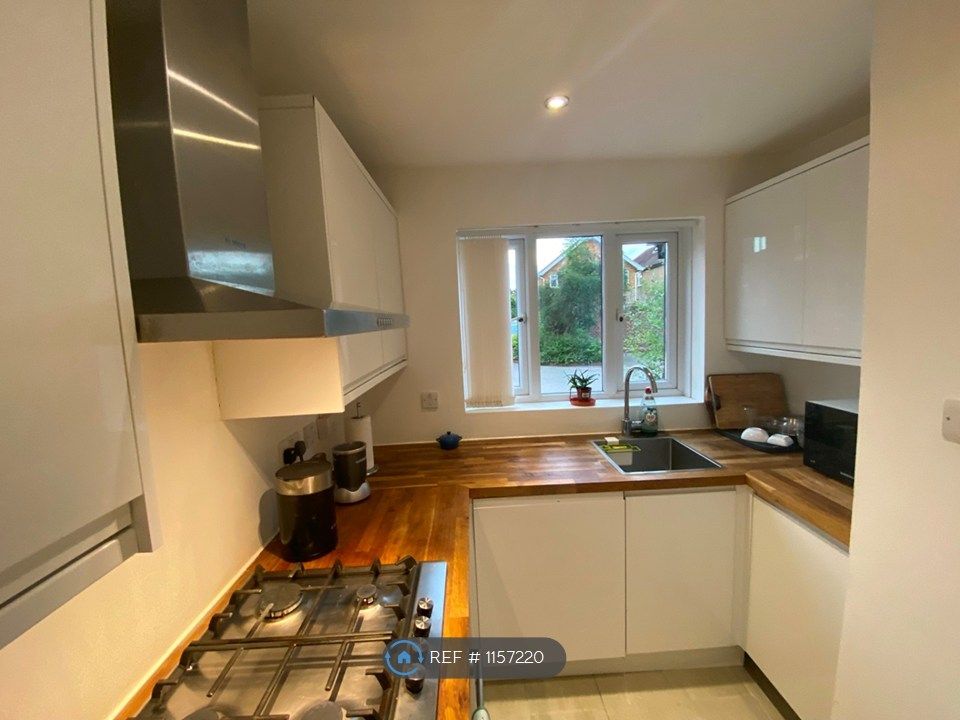 Property photo 3 of 27 Kitchen