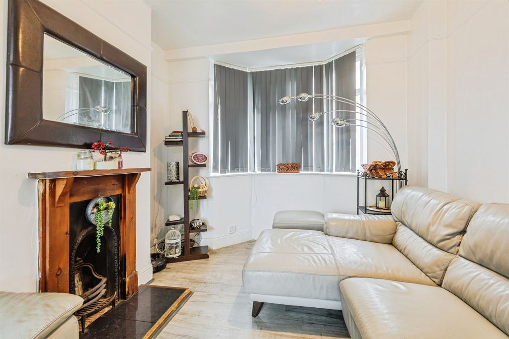 Property photo 2 of 20