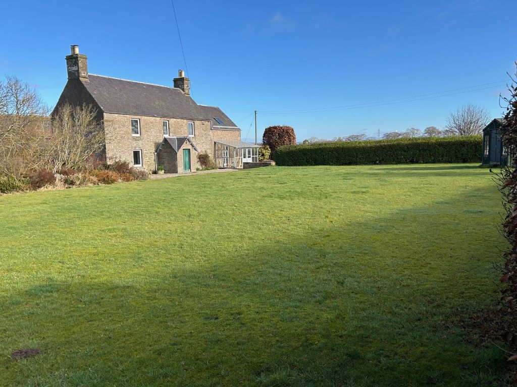 4 bed farmhouse to rentPerth PH2