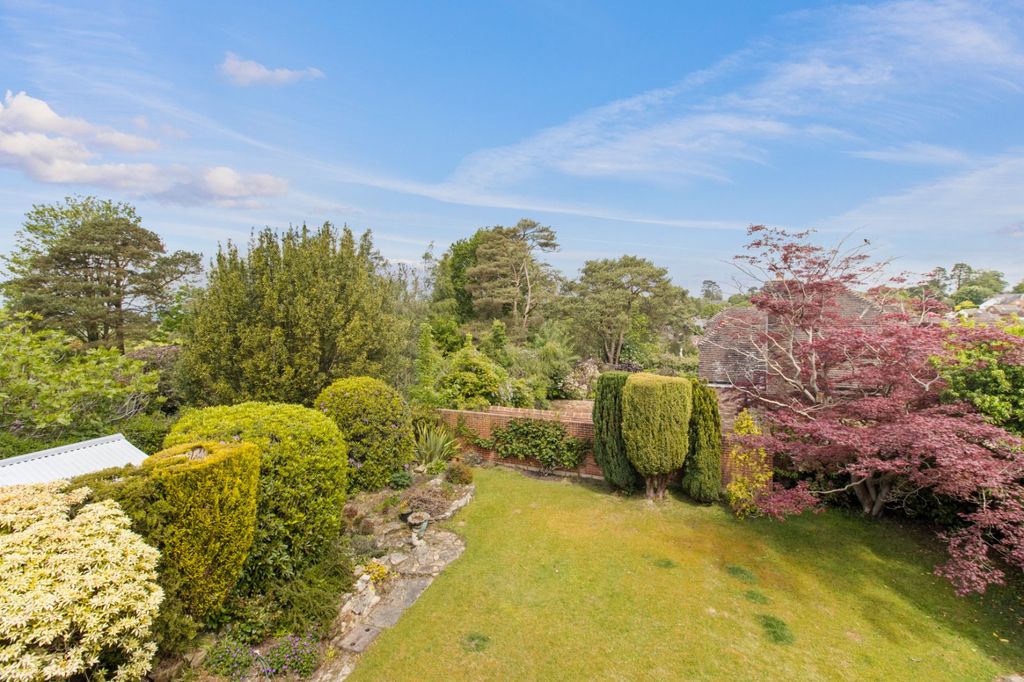 Property photo 2 of 33 Garden