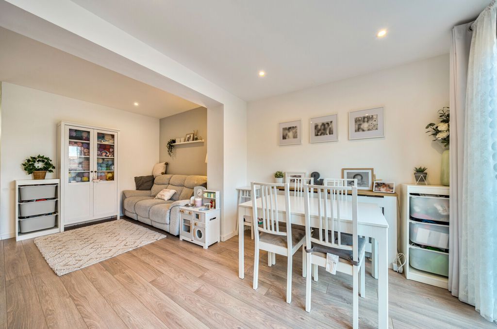 Property photo 2 of 25 1344174-12-68cd23...