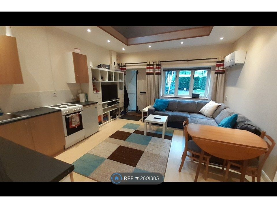 Property photo 2 of 12 Living/Kitchen