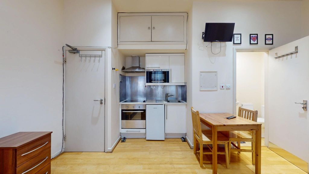Property photo 2 of 10 Kitchen