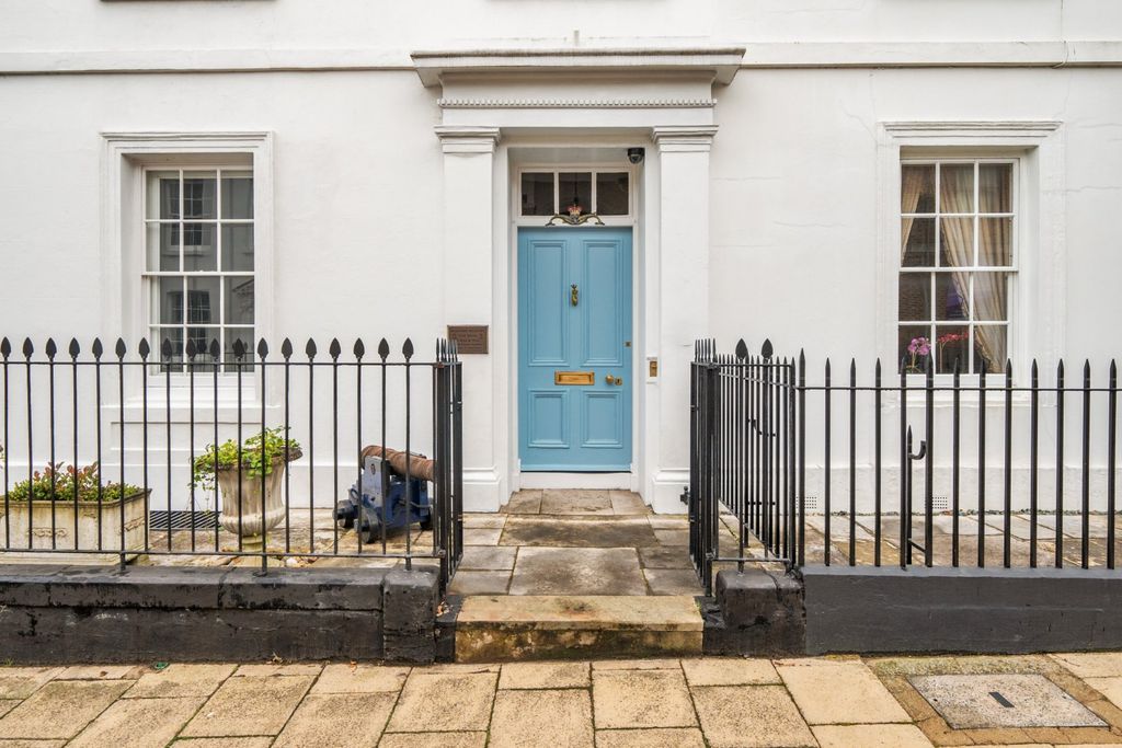Additional image 16 of 3 bed semi-detached house for saleHigh Street, Fareham, Hampshire PO16