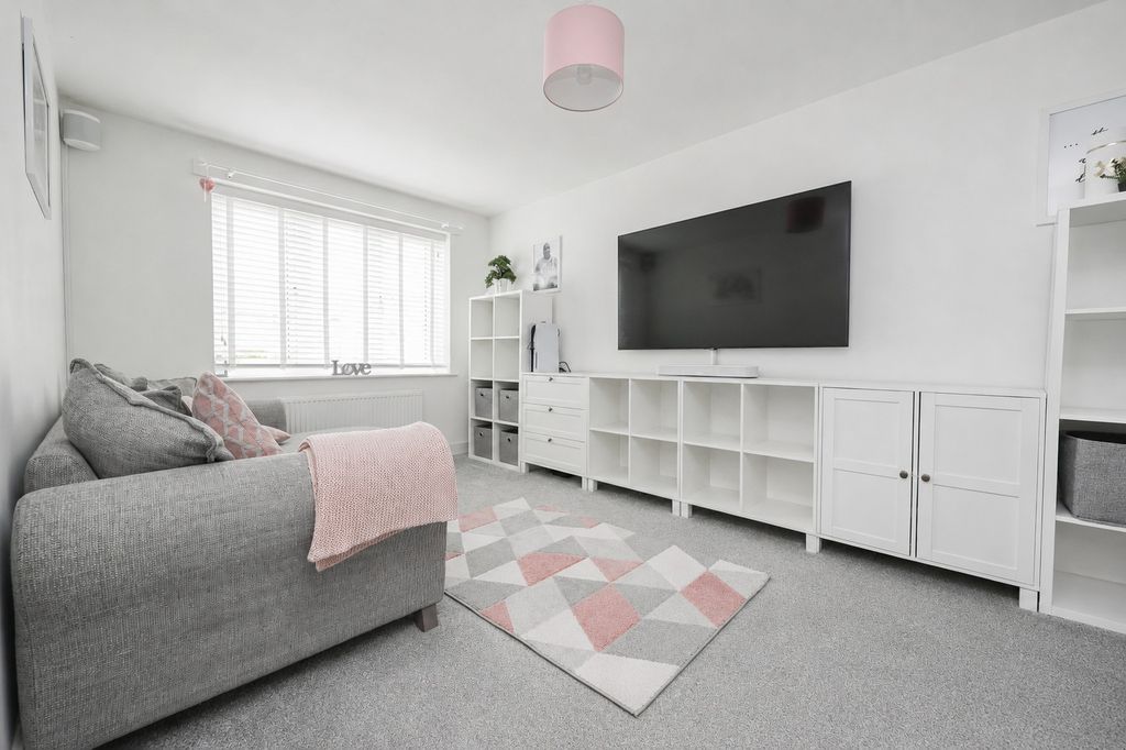 Property photo 2 of 20 5263031