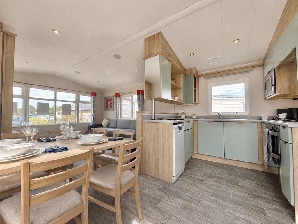 Property photo 3 of 9 Willerby Shoreline 2017 Car0064944 144772615.Jpeg