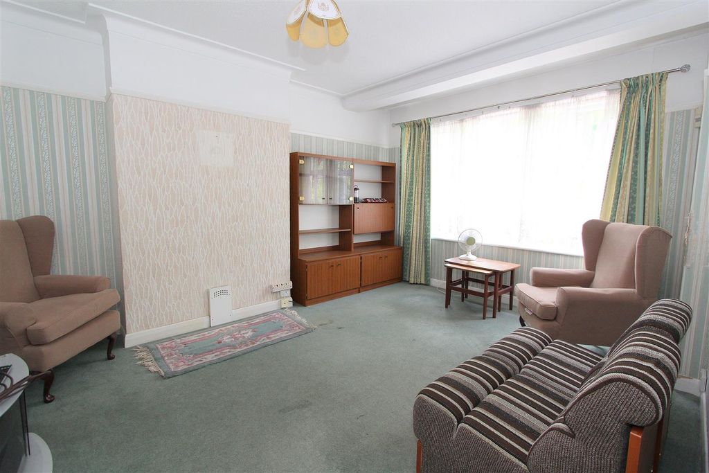 Property photo 2 of 13 Lounge.Jpg