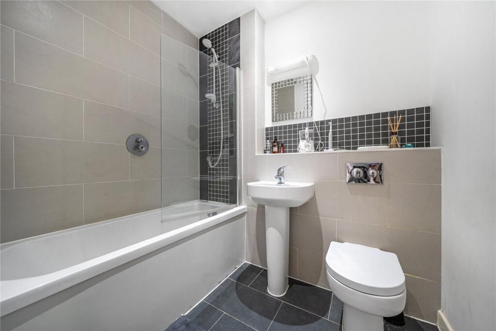 Property photo 3 of 4 Bathroom 4.Jpeg