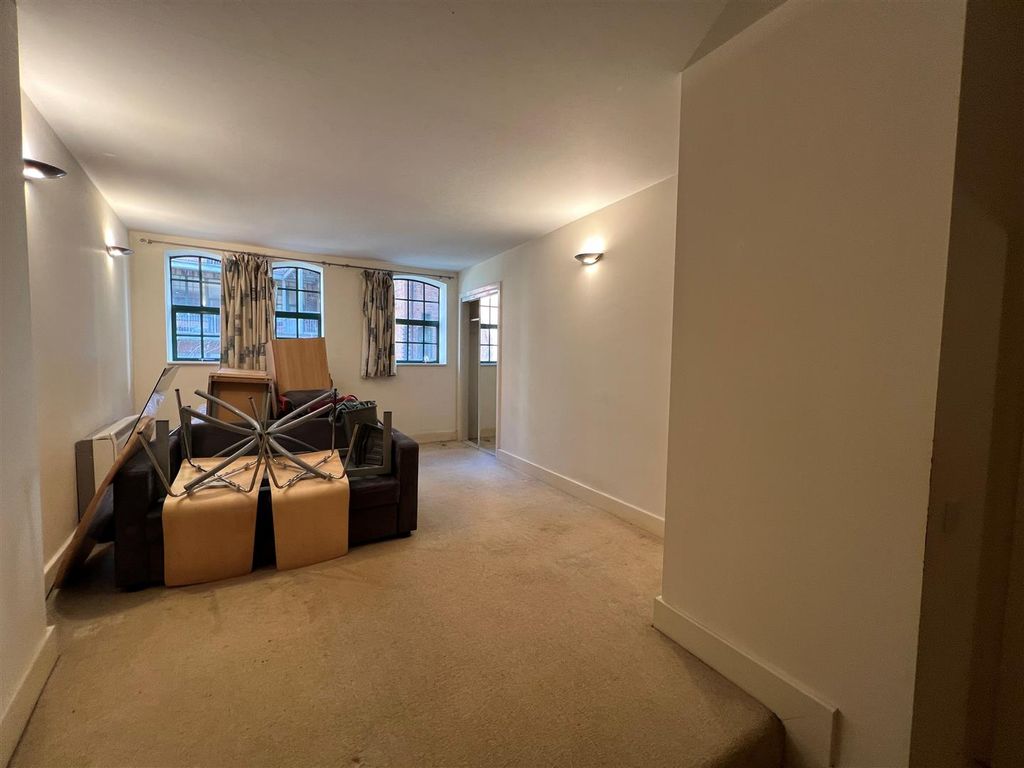 Property photo 2 of 8 Lounge.Jpg